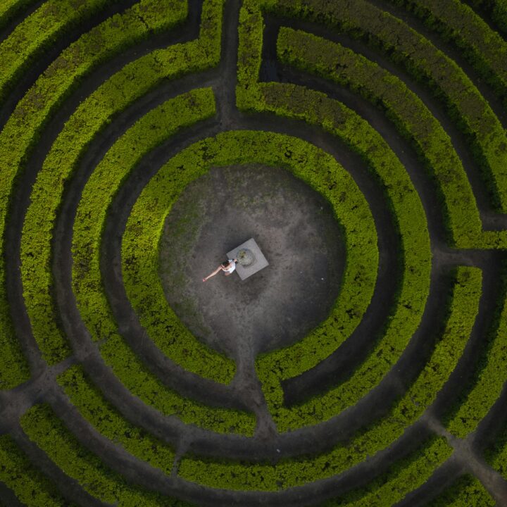 So bahnst du dir den Weg durch das Trauerlabyrinth