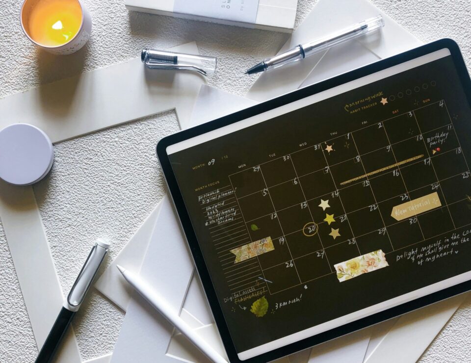 Tablet mit digitalem Kalender