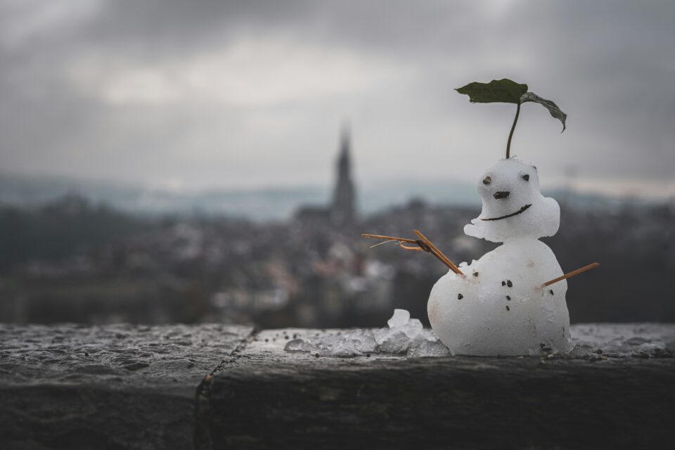 fast geschmolzener Schneemann