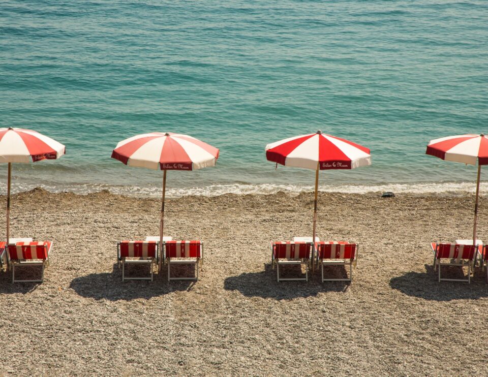 Gesundheitserreger Sonnenliegen Am Strand Charl DurandPexels