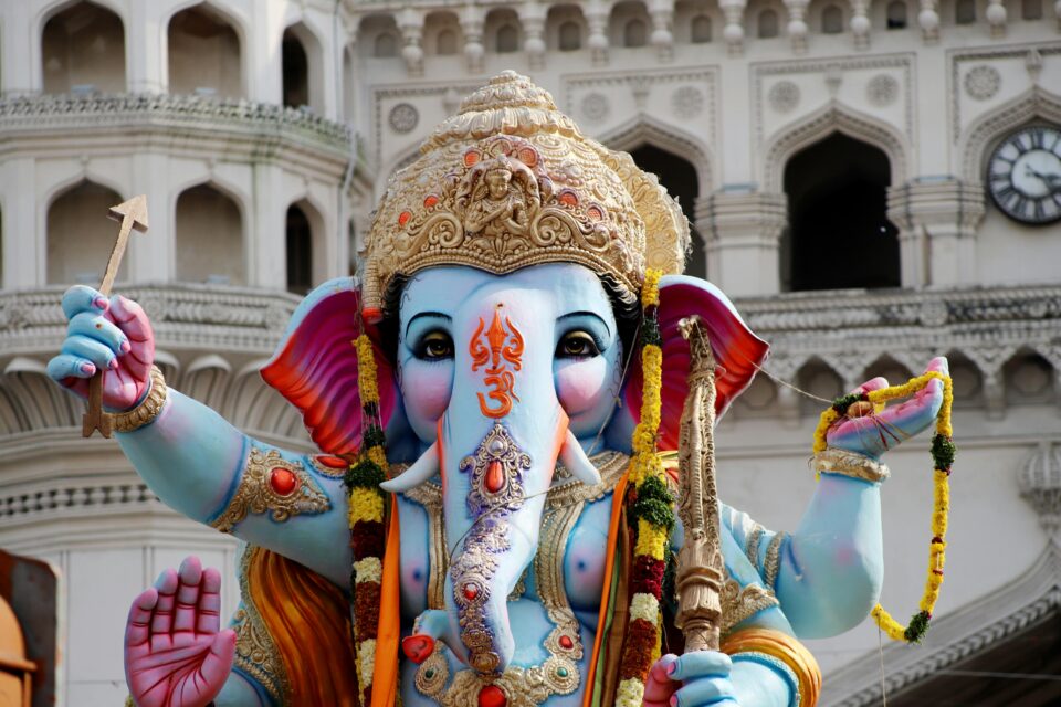 Figur Indischer Elephant hellblau